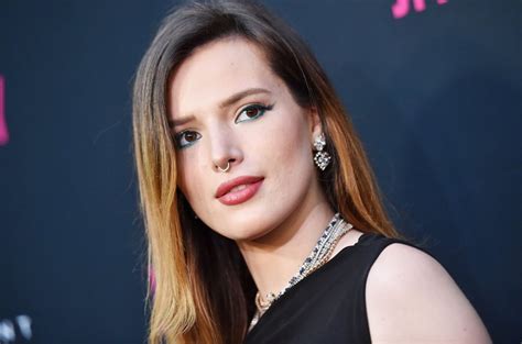 Bella Thorne becomes first to earn $1 million in a day on。